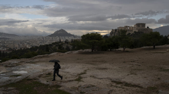 καιρός-βροχές-καταιγίδες-και-πτώση-θε-562794913