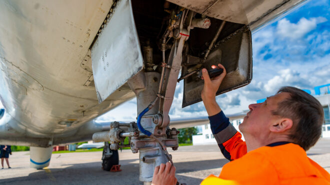 ταξίδεψε-από-την-αλγερία-στο-παρίσι-κρ-562805704