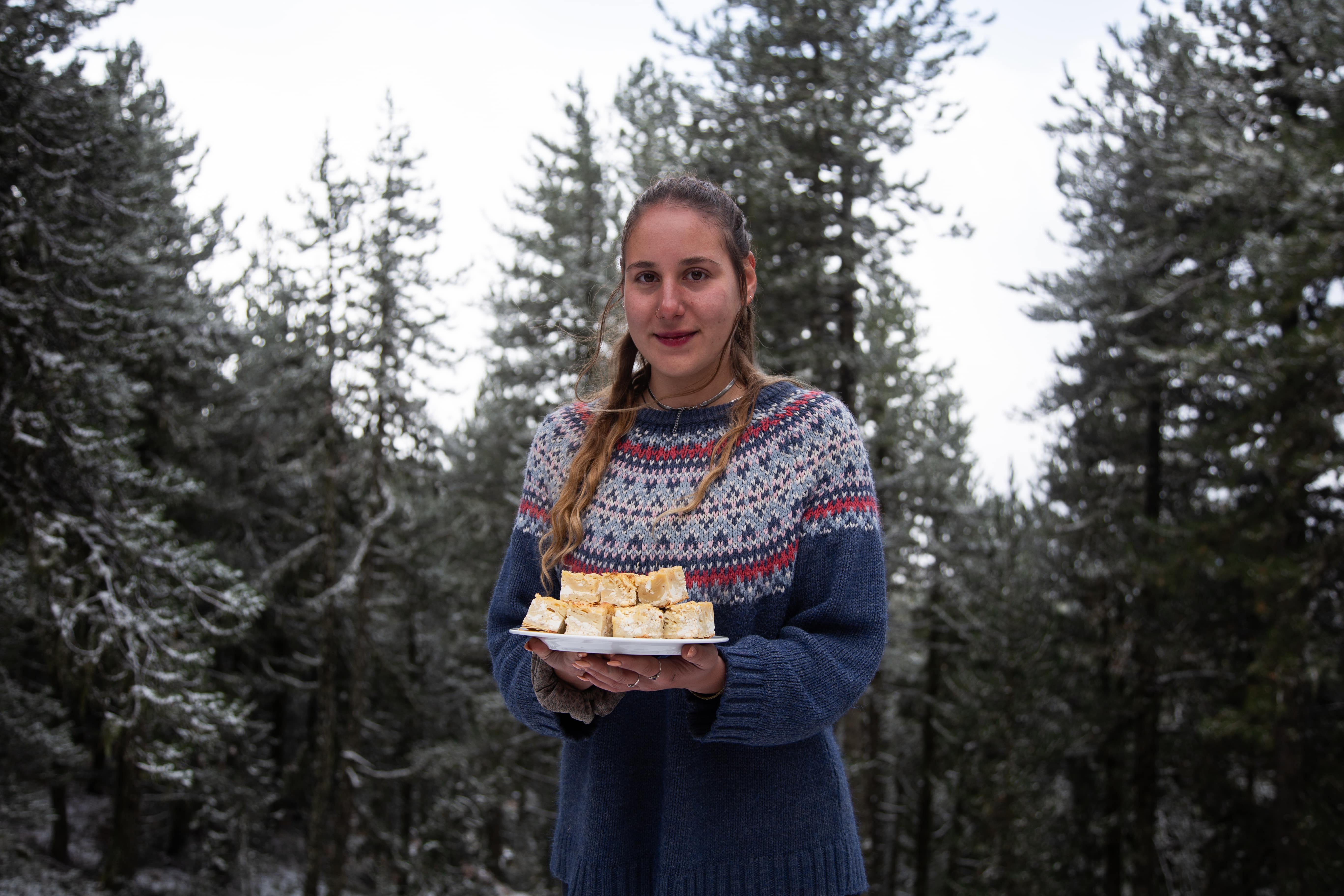 Μαγειρεύοντας προβατίνα στο καταφύγιο του Σμόλικα-2