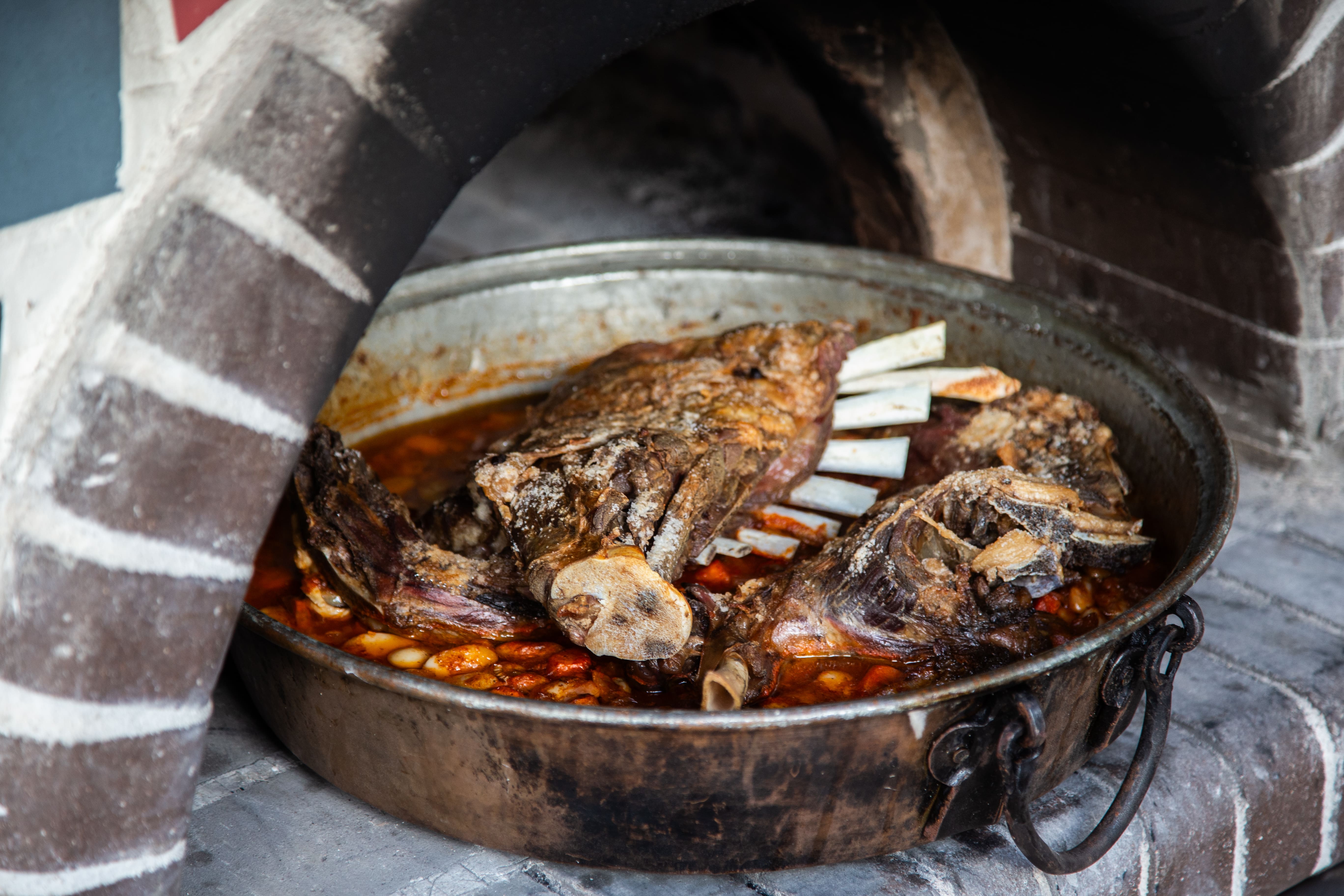 Μαγειρεύοντας προβατίνα στο καταφύγιο του Σμόλικα-4