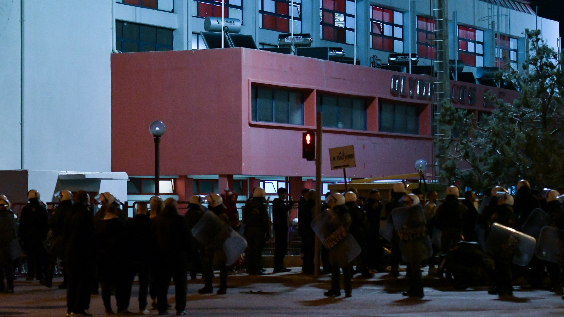 Ρέντη: Πώς περιγράφει ο 18χρονος την επίθεσή του στον αστυνομικό-1