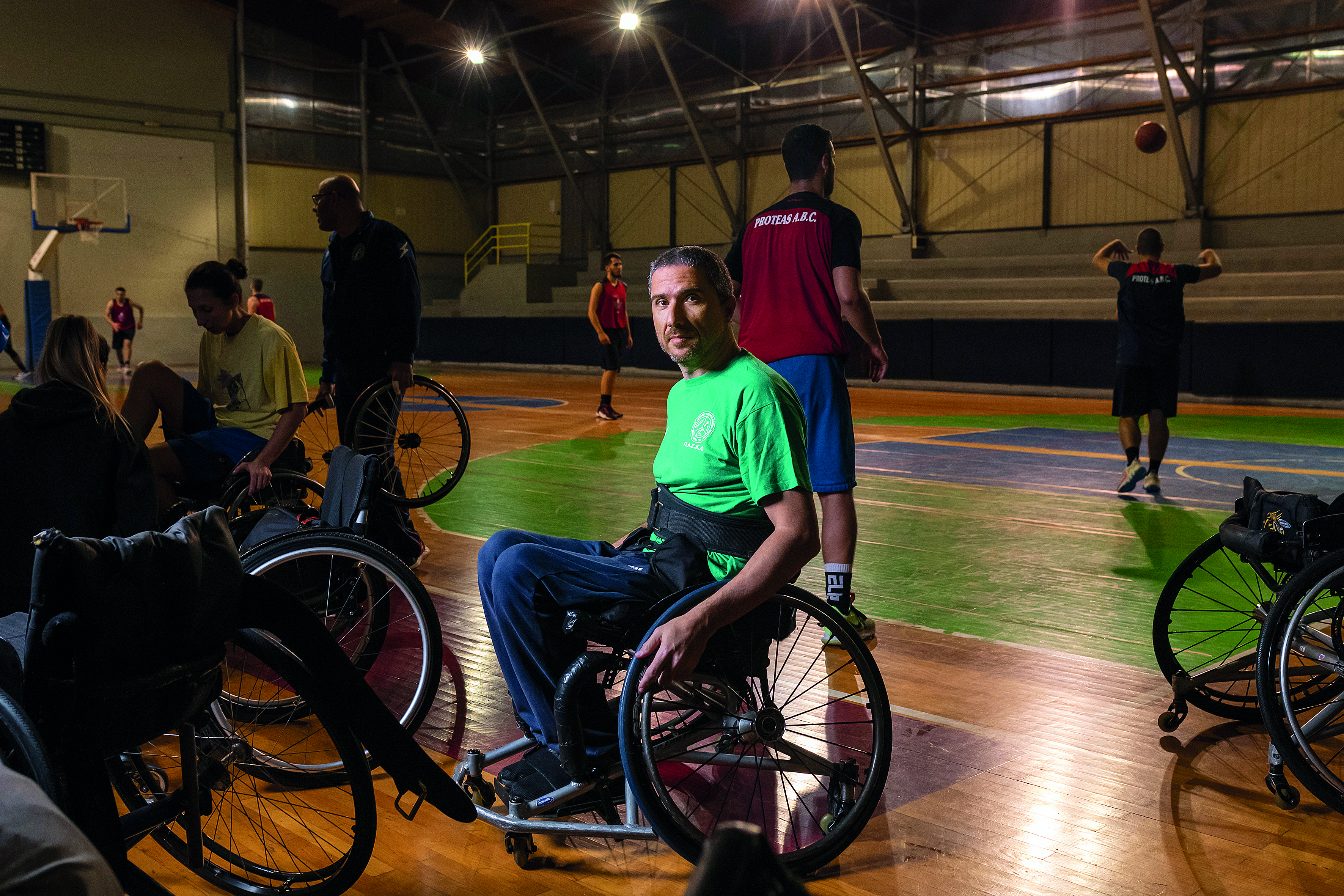 «Ούτε δυστυχισμένοι, ούτε σούπερ ήρωες»-2