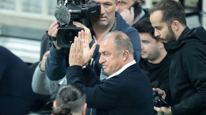 χειροκροτήθηκε-στο-οακα-ο-φατίχ-τερίμ-562804675