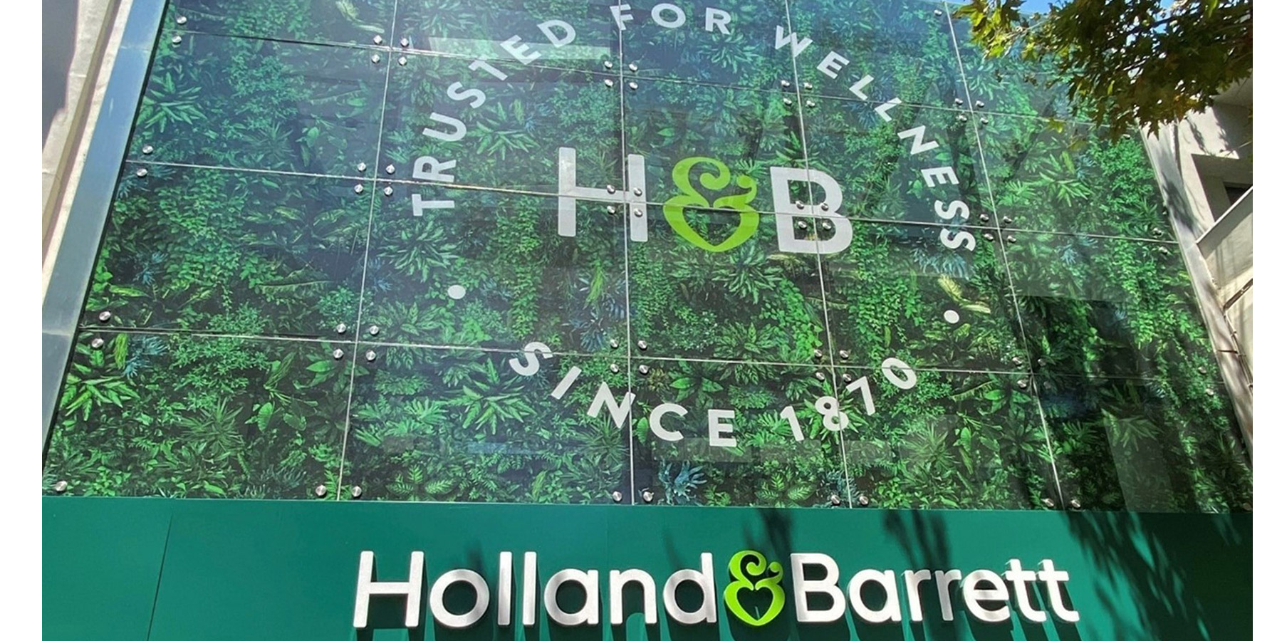 Τρία νέα καταστήματα προϊόντων υγείας και ευεξίας Holland & Barrett-1