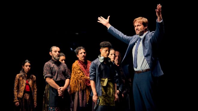 είδαμε-την-παράσταση-που-έφερε-τα-πάνω-562765993