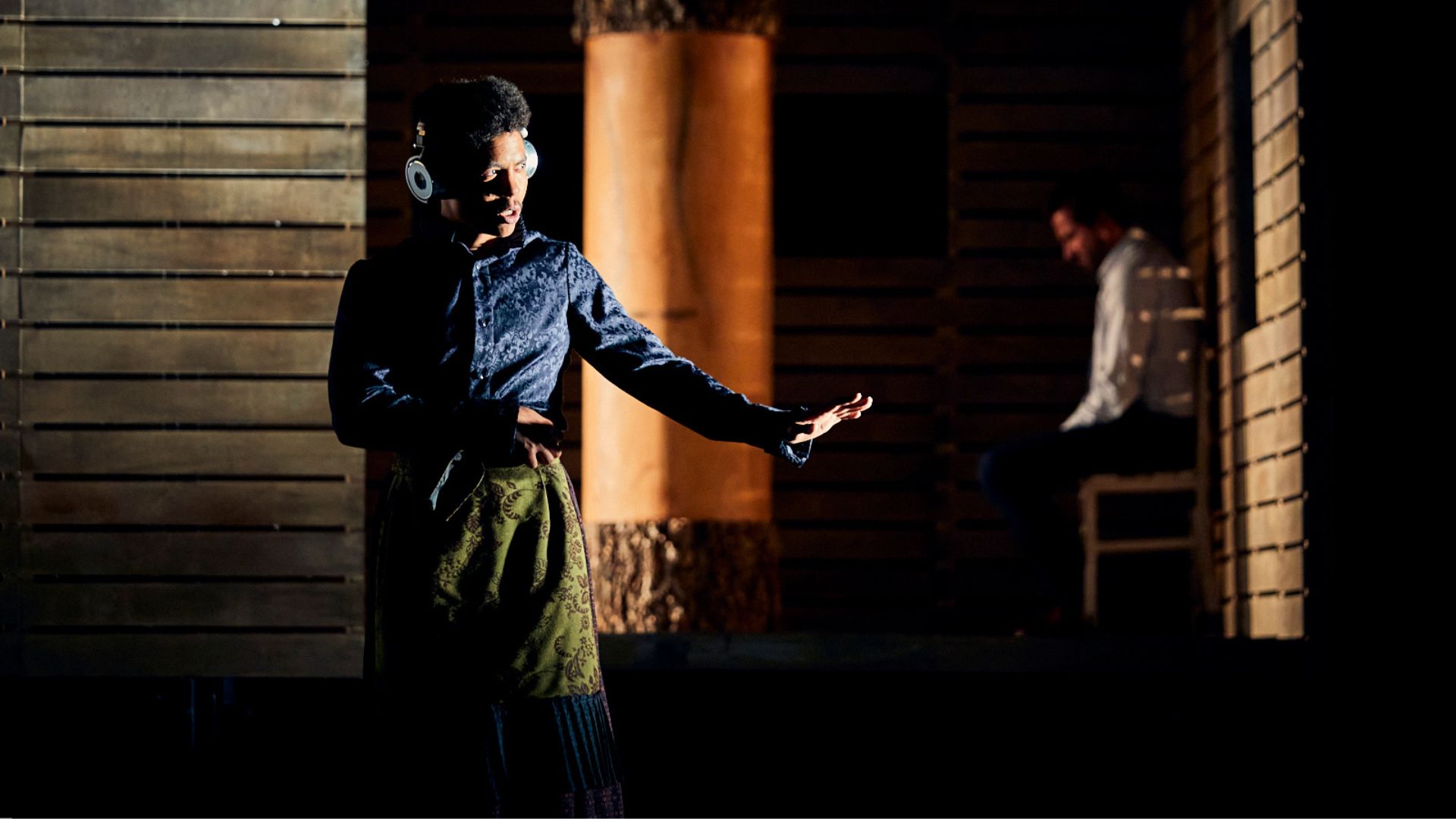 Είδαμε την παράσταση που έφερε τα πάνω-κάτω στη Στέγη-2