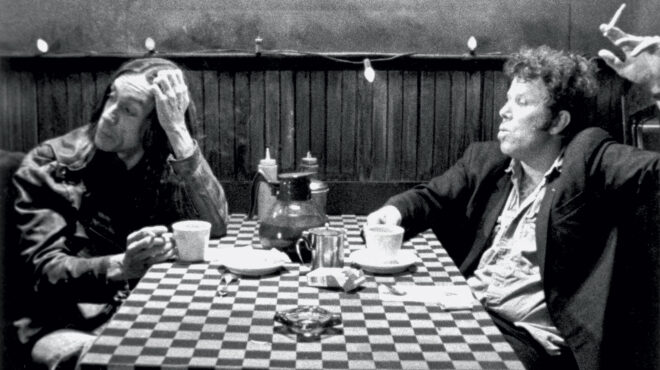 δύο-μύθοι-της-ροκ-σε-μία-ραδιοφωνική-εκ-562770163