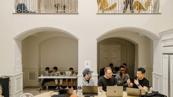 μέσα-σε-μία-hi-tech-έπαυλη-που-θυμίζει-φοιτητ-562778296