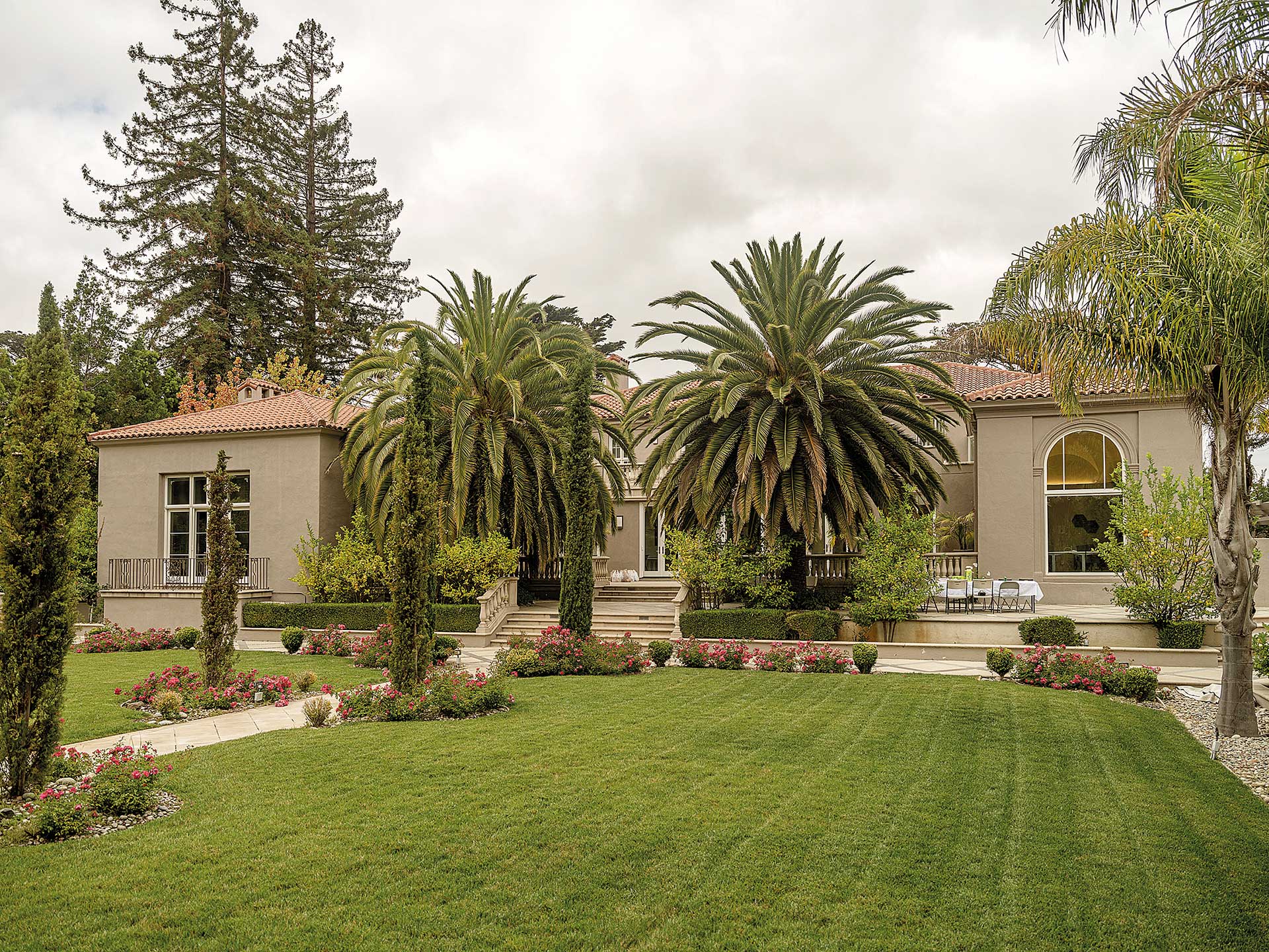 Μέσα σε μία hi-tech έπαυλη που θυμίζει φοιτητικό κοιτώνα-1