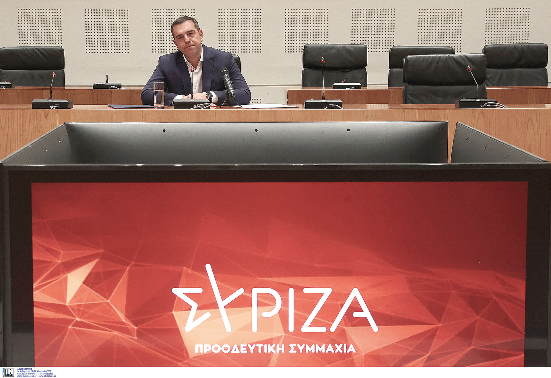 Ρέκβιεμ για ένα κόμμα-1