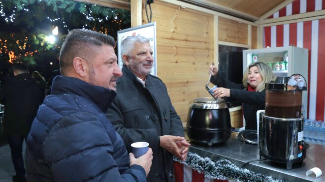 εντός-και-εκτός-ο-ολάντ-και-το-ιδρυμα-τ-562777114