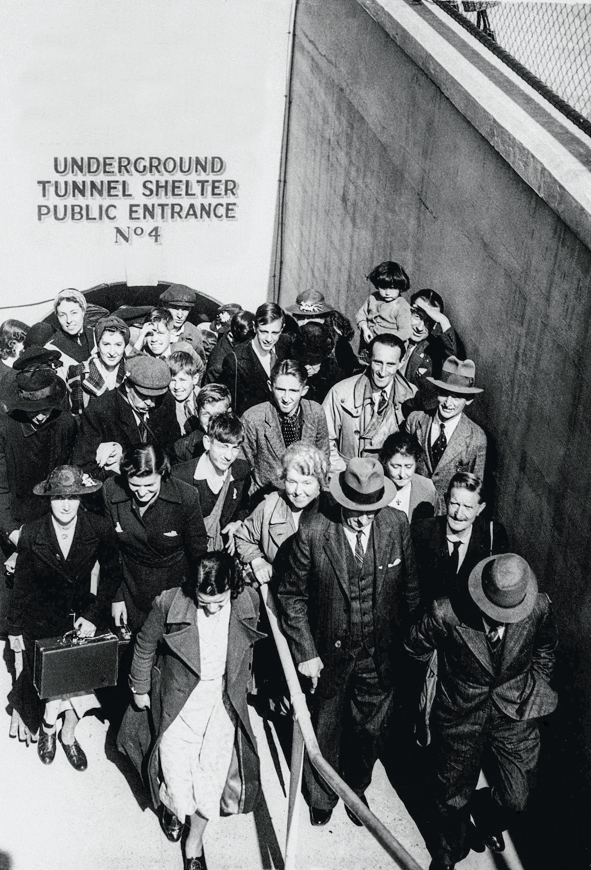 Η μάχη της Αγγλίας – Σφοδραί επιδρομαί-9