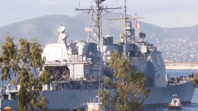 δύο-αμερικανικά-αντιτορπιλικά-στο-λι-562765858