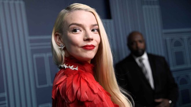 στην-αθήνα-η-ανια-τέιλορ-τζόι-εικόνε-562784548