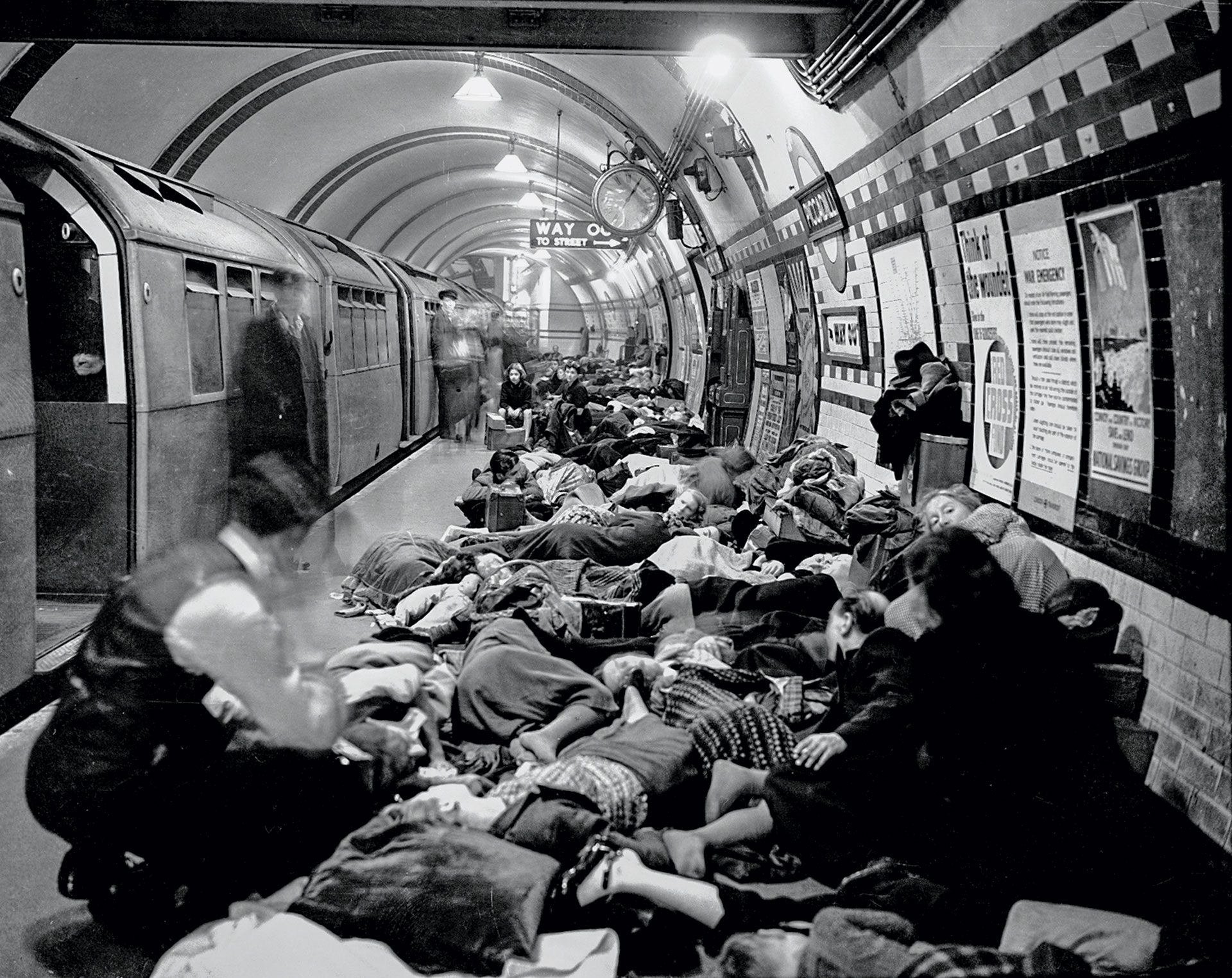 Η μάχη της Αγγλίας – Σφοδραί επιδρομαί-10