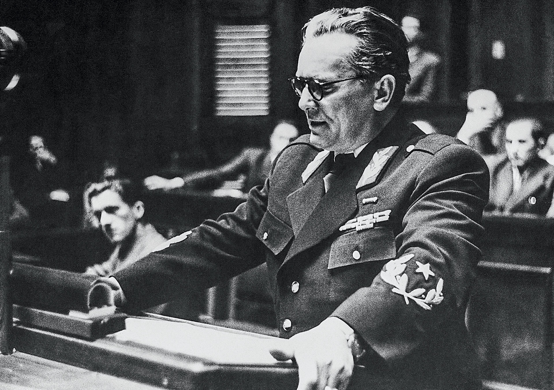 Ουίνστον Τσώρτσιλ – Σας λέγω, προσέξατε!-10