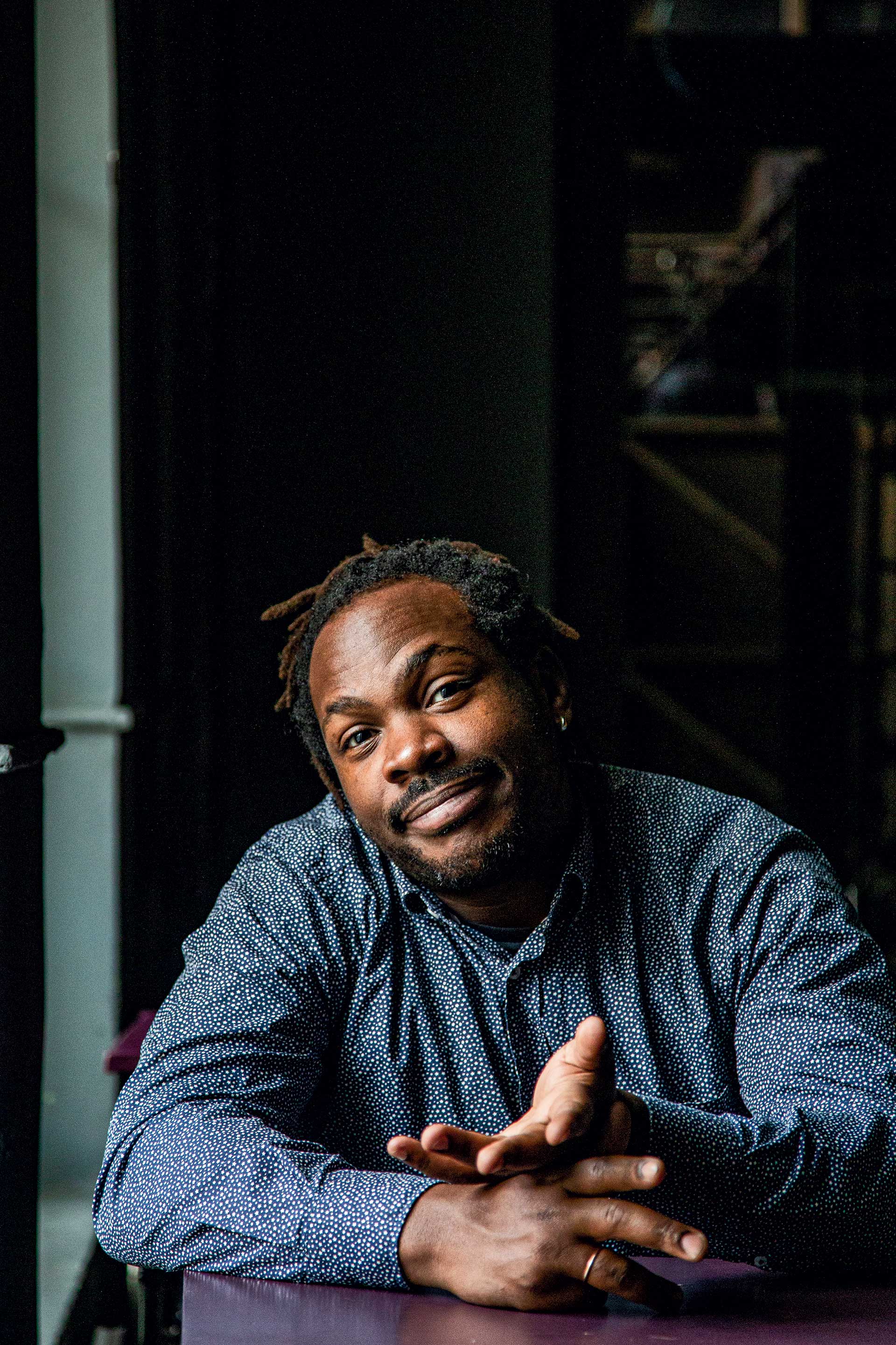 Σαμουήλ Ακίνολα: «Δεν είμαστε εξωγήινοι, άνθρωποι είμαστε»-1