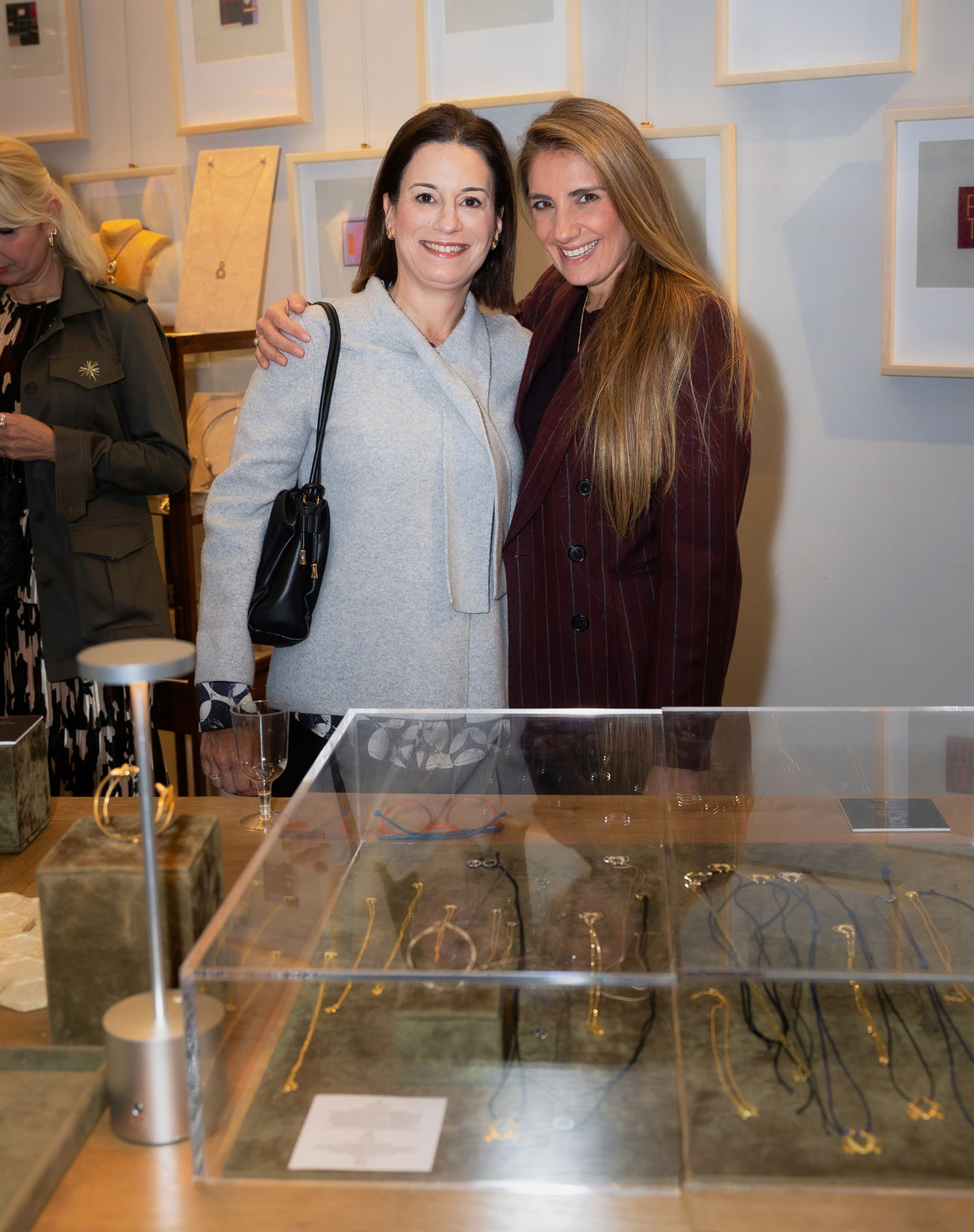 Η μέλισσα-γούρι της Πολίνας Σαπουνά – Ελλις για να ανθήσουμε όλοι το 2024-3