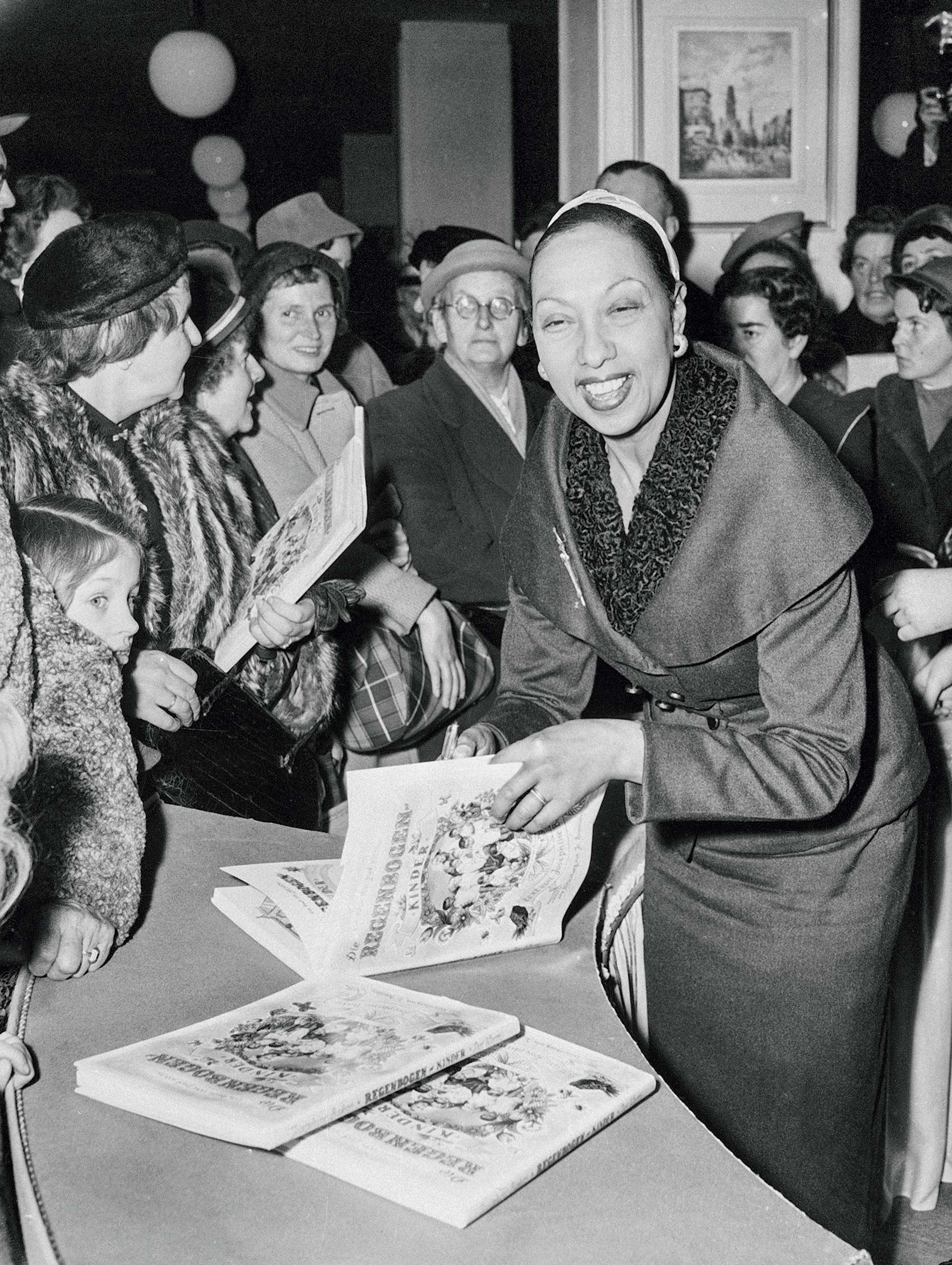 Ζοζεφίν Μπέικερ – Ολη ζωικότητα, όλη μορφασμούς!-15