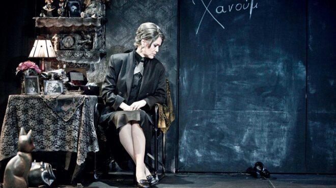 τέσσερις-ρεμπέτισσες-στο-σανίδι-562785118