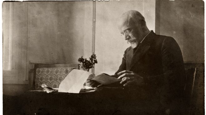 ανατέμνοντας-μια-τεταμένη-εποχή-μέσα-562771123