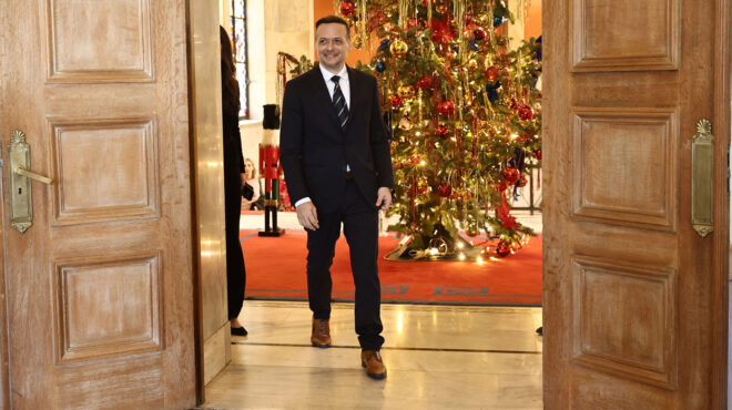 θεωρείο-φταίνε-οι-πρώην-και-για-το-ταμε-562808713