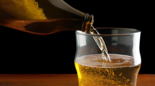 startup-παράγει-μπίρα-από-υπολείμματα-ψωμιο-562782052