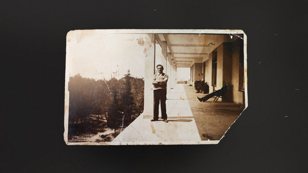 στα-ίχνη-ενός-φυματικού-έναν-αιώνα-μετ-562763641