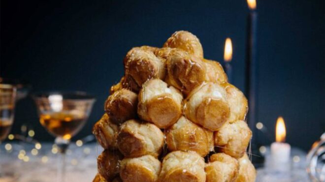 croquembouche-ένας-πύργος-από-τραγανά-σου-562796974
