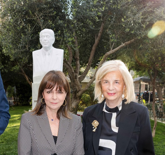 Ενα συλλεκτικό νόμισμα για τον Αντώνη Σαμαράκη από την Τράπεζα της Ελλάδος-2