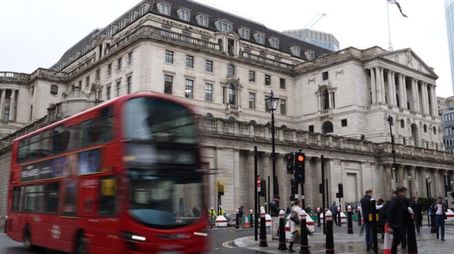 στάσιμη-η-οικονομία-φτωχότερα-τα-βρετ-562764895