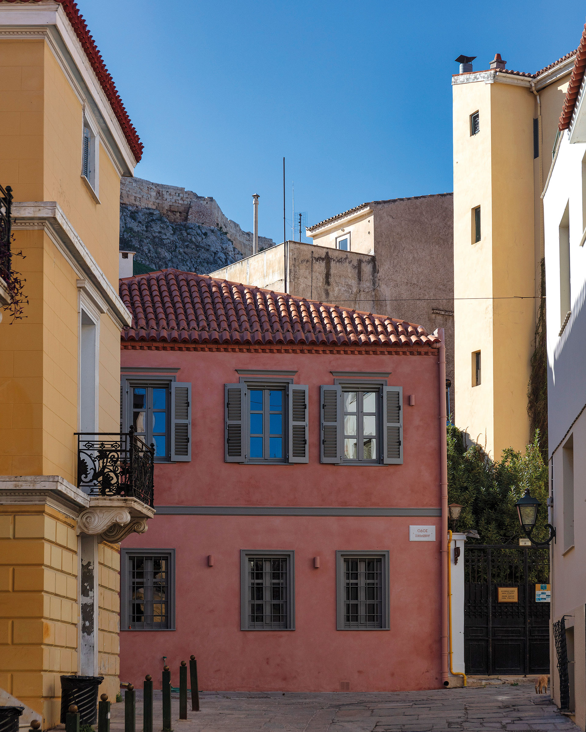 Μία βόλτα στην Πλάκα, τη «γειτονιά των θεών»-3