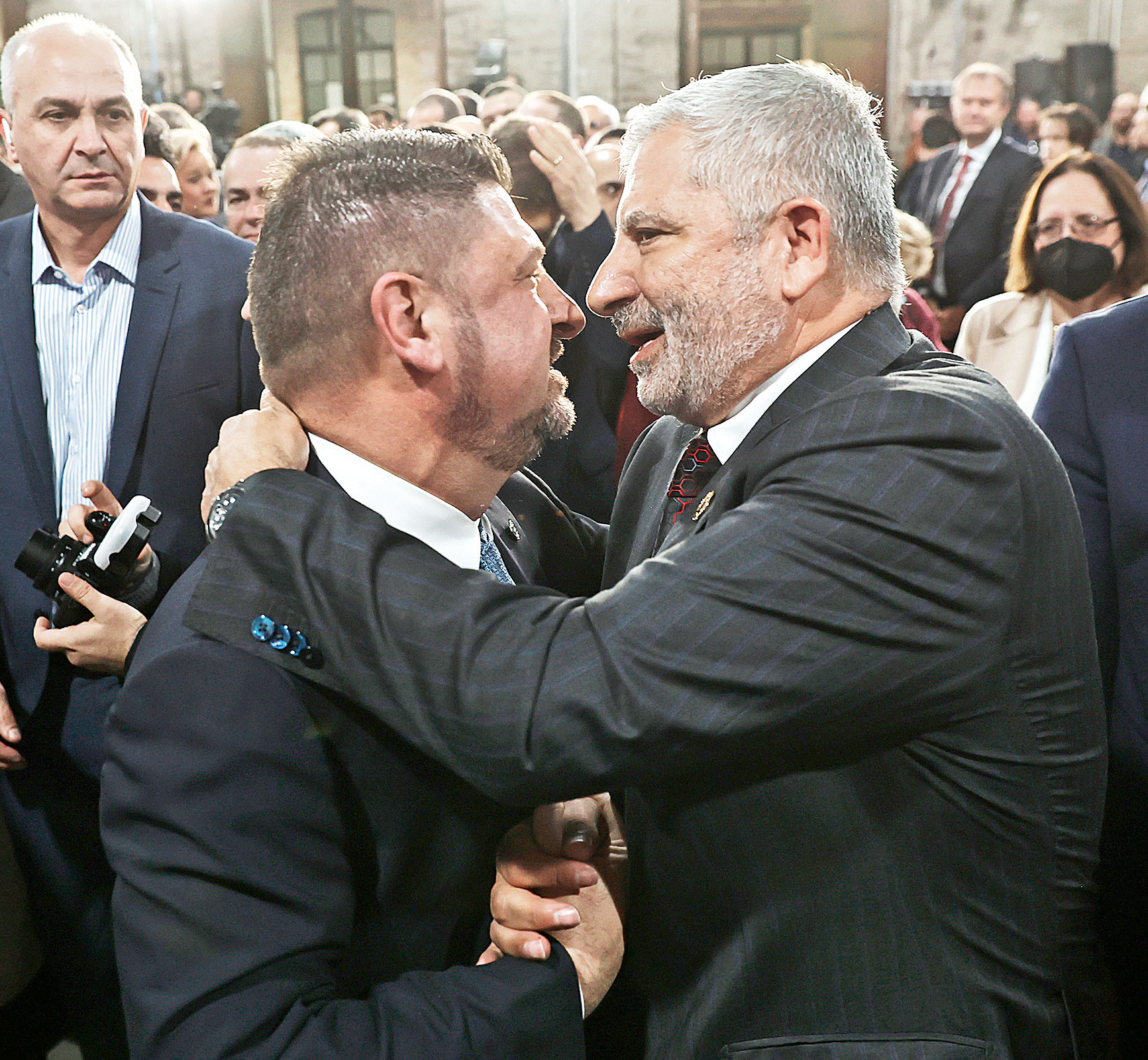 Λάβαρα και αγκαλίτσες-1