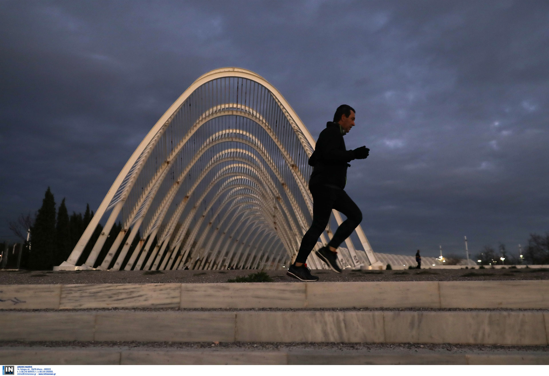 Το στοιχειωμένο στέγαστρο και η επέτειος-1