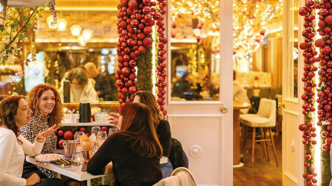 μία-αλλιώτικη-στοά-της-αθήνας-που-θυ-562793878