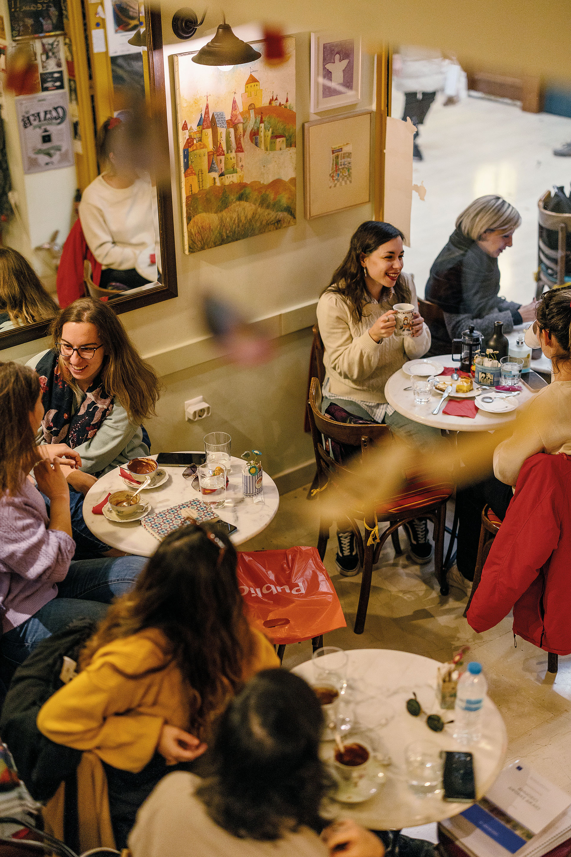 Μία «αλλιώτικη» στοά της Αθήνας που θυμίζει γειτονιά-5