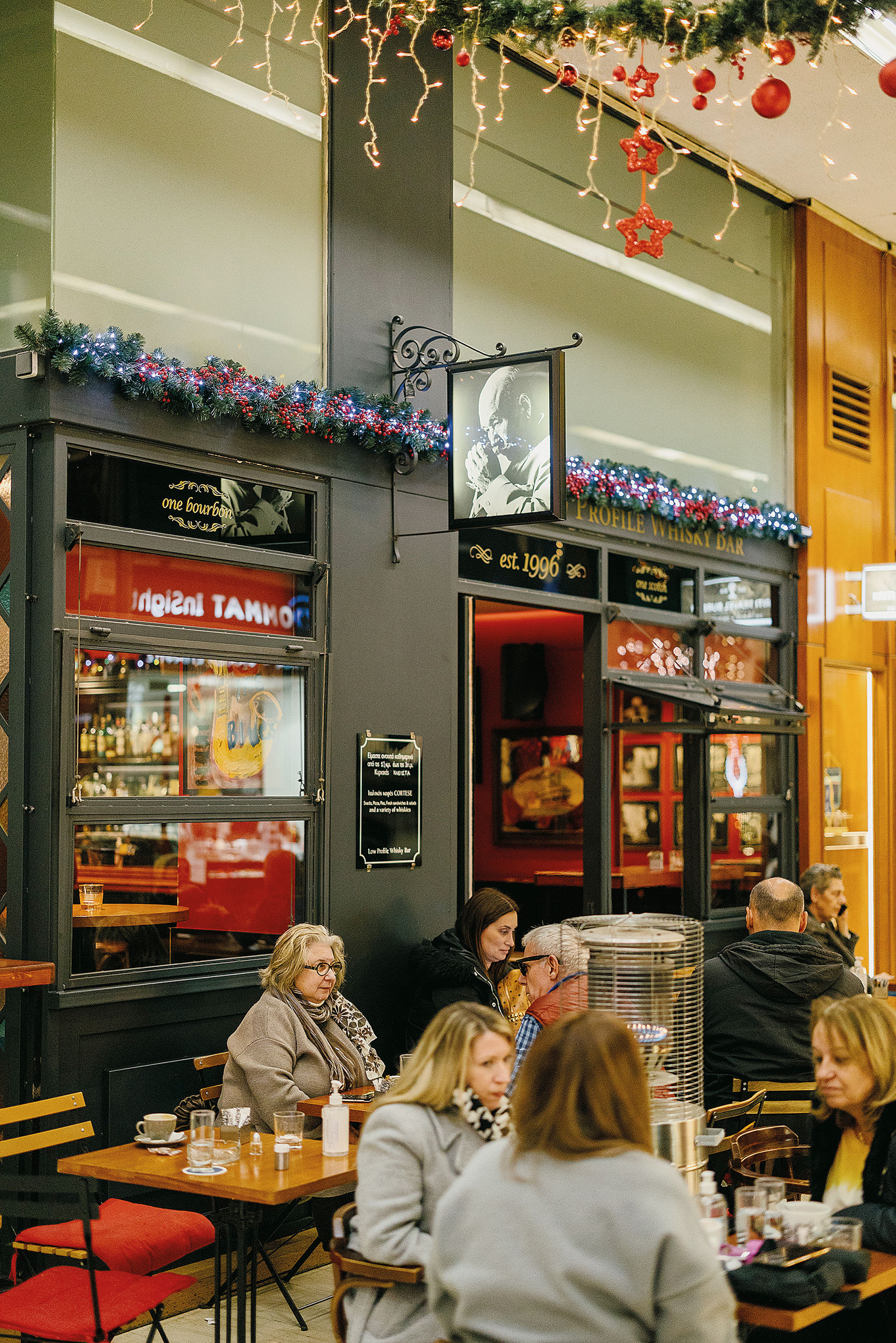 Μία «αλλιώτικη» στοά της Αθήνας που θυμίζει γειτονιά-6