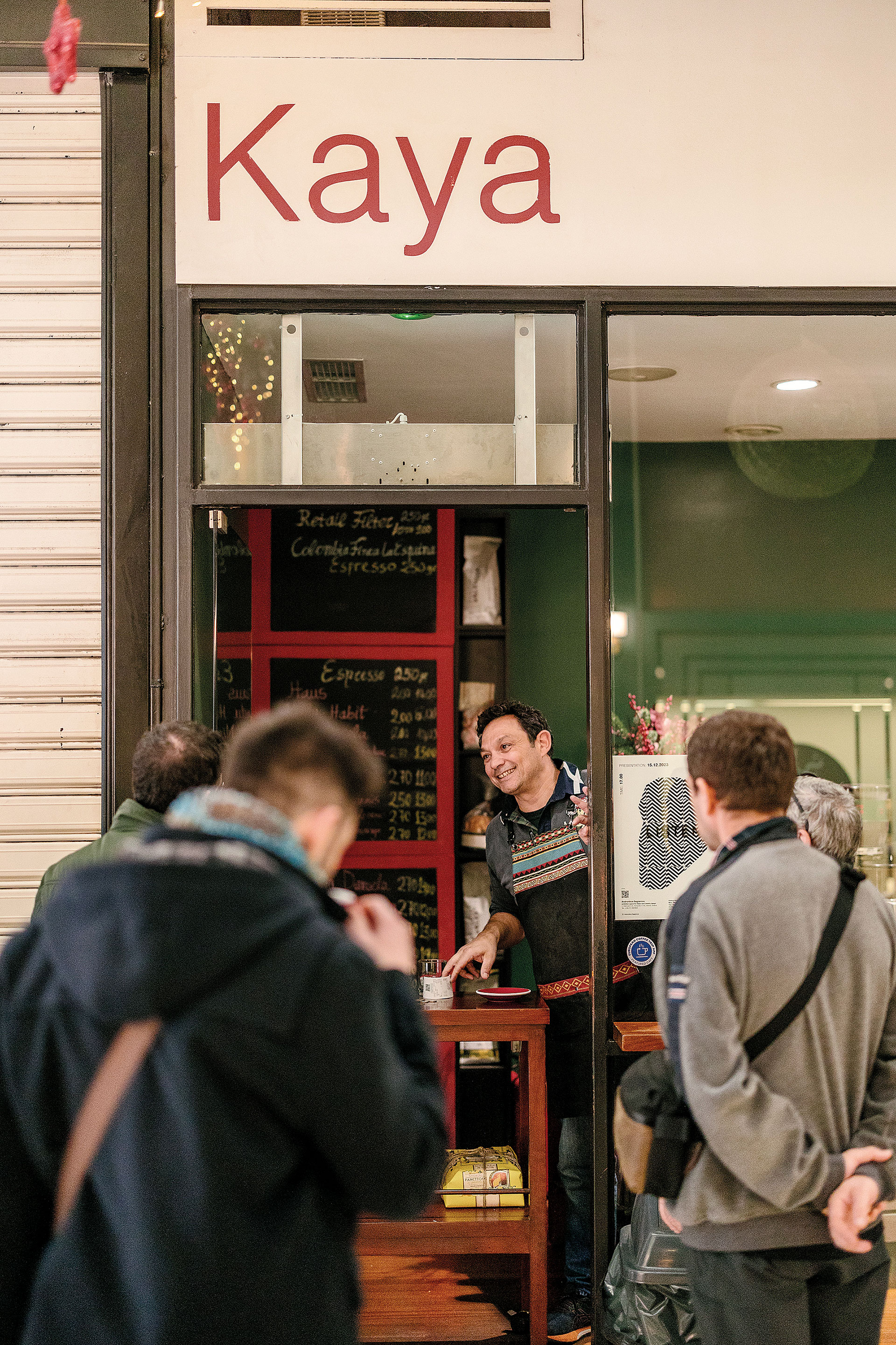 Μία «αλλιώτικη» στοά της Αθήνας που θυμίζει γειτονιά-11