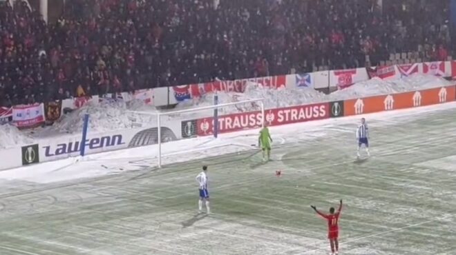 οπαδοί-πετούσαν-χιονόμπαλες-στον-τερ-562760977