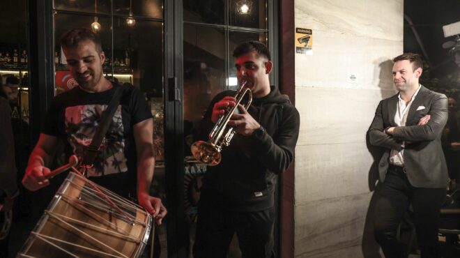 πώς-πεθαίνει-ένα-κόμμα-562761202