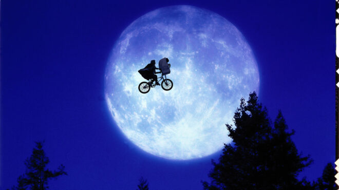 ο-ε-τ-προσγειώνεται-στις-οθόνες-562800355