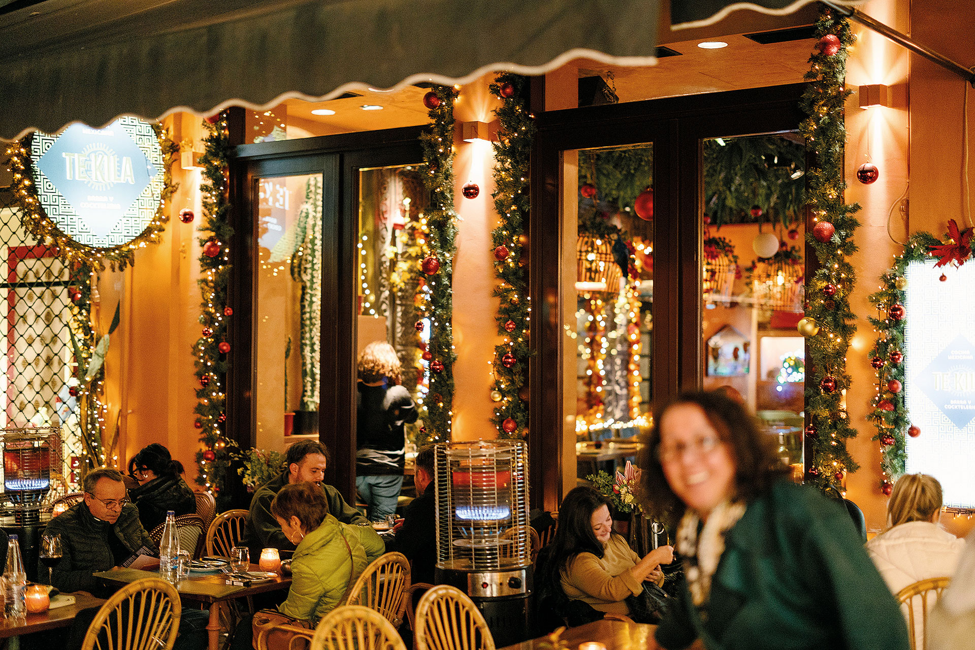 Μία «αλλιώτικη» στοά της Αθήνας που θυμίζει γειτονιά-12