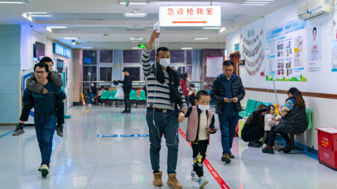 η-κινεζική-πνευμονία-στο-μικροσκόπ-562765057