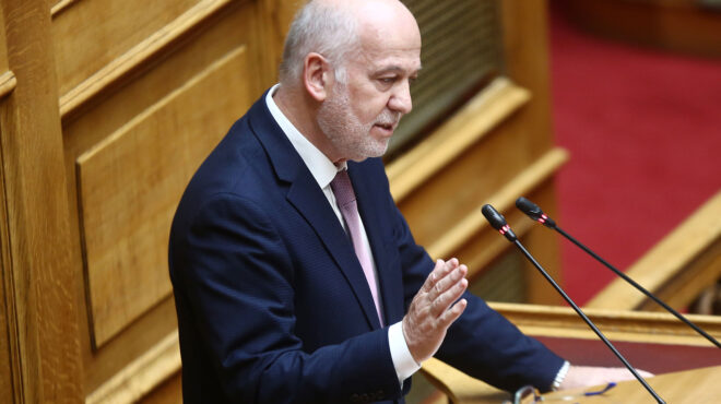 μετωπική-σύγκρουση-στη-βουλή-για-τους-562782823