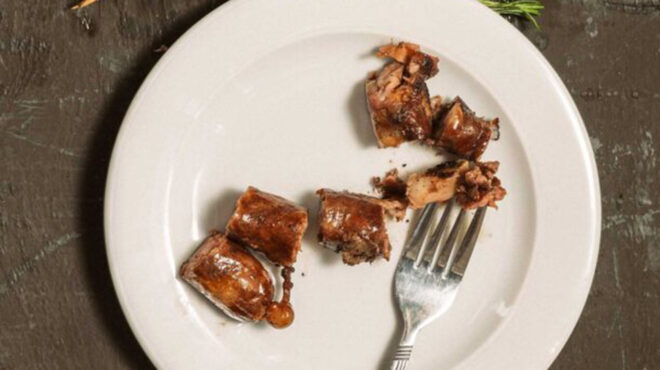 σπιτικό-χοιρινό-λουκάνικο-με-θρούμπι-562781857