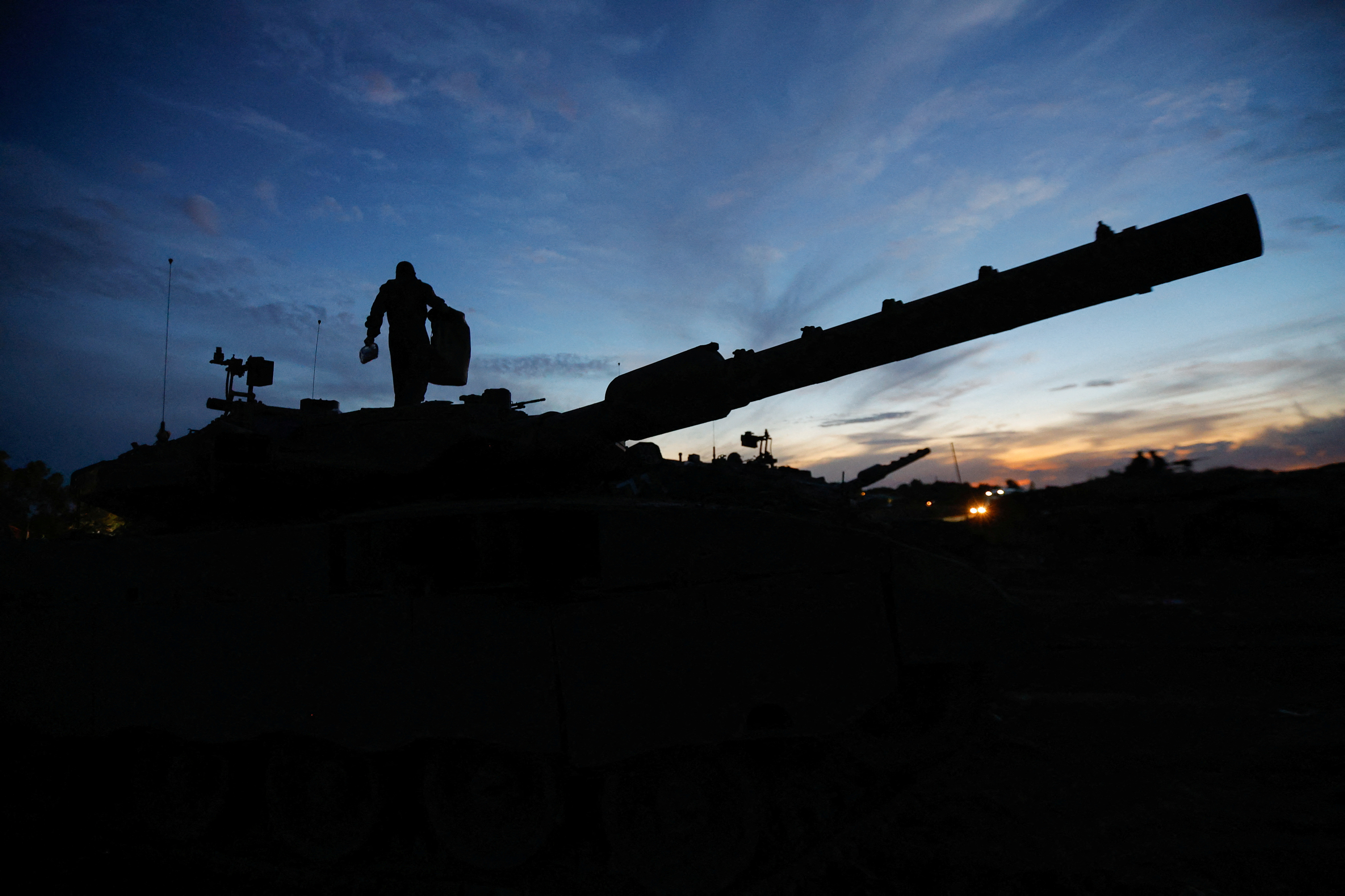 Η χερσαία επίθεση του Ισραήλ επεκτείνεται – Φόβος, σύγχυση και πανικός στη νότια Γάζα-2