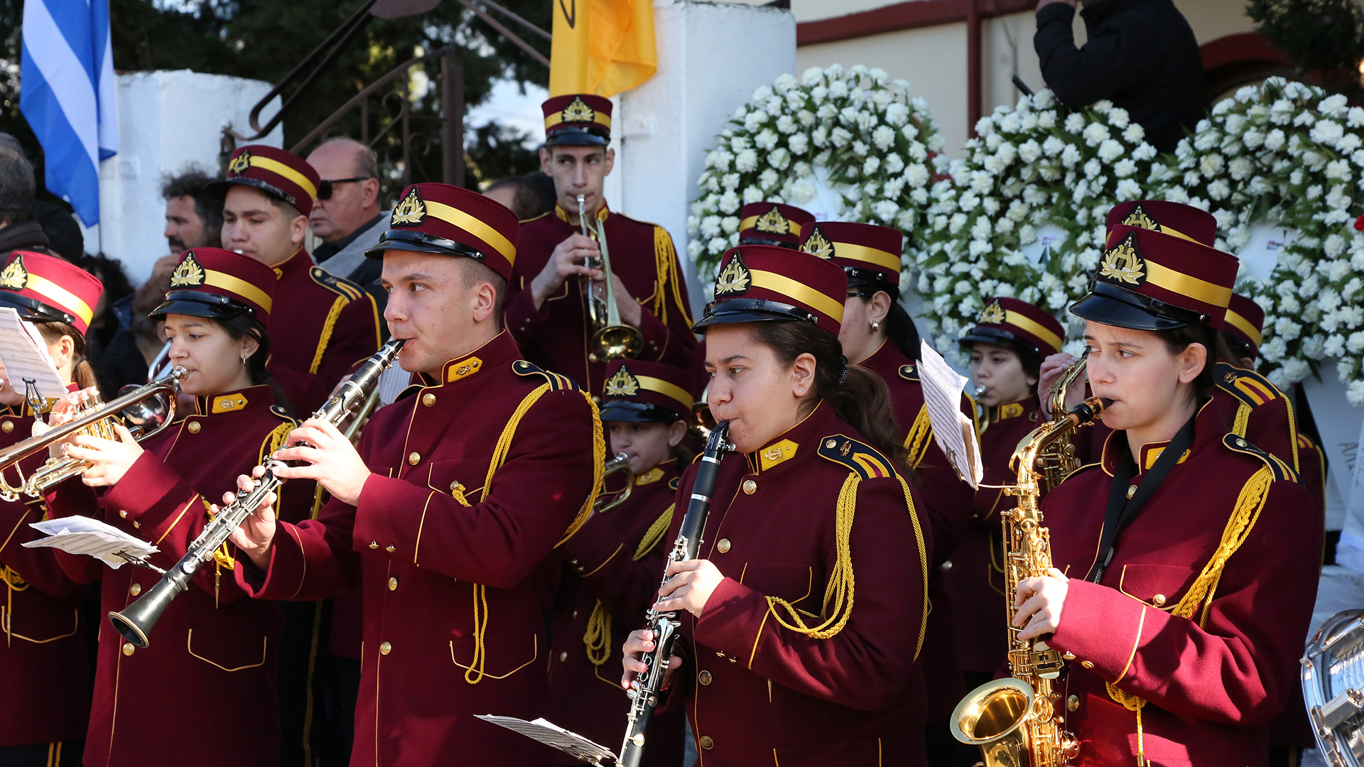 Τελευταίο «αντίο» στον Βασίλη Καρρά – Σε κλίμα οδύνης η ταφή στο Κοκκινοχώρι Καβάλας-1