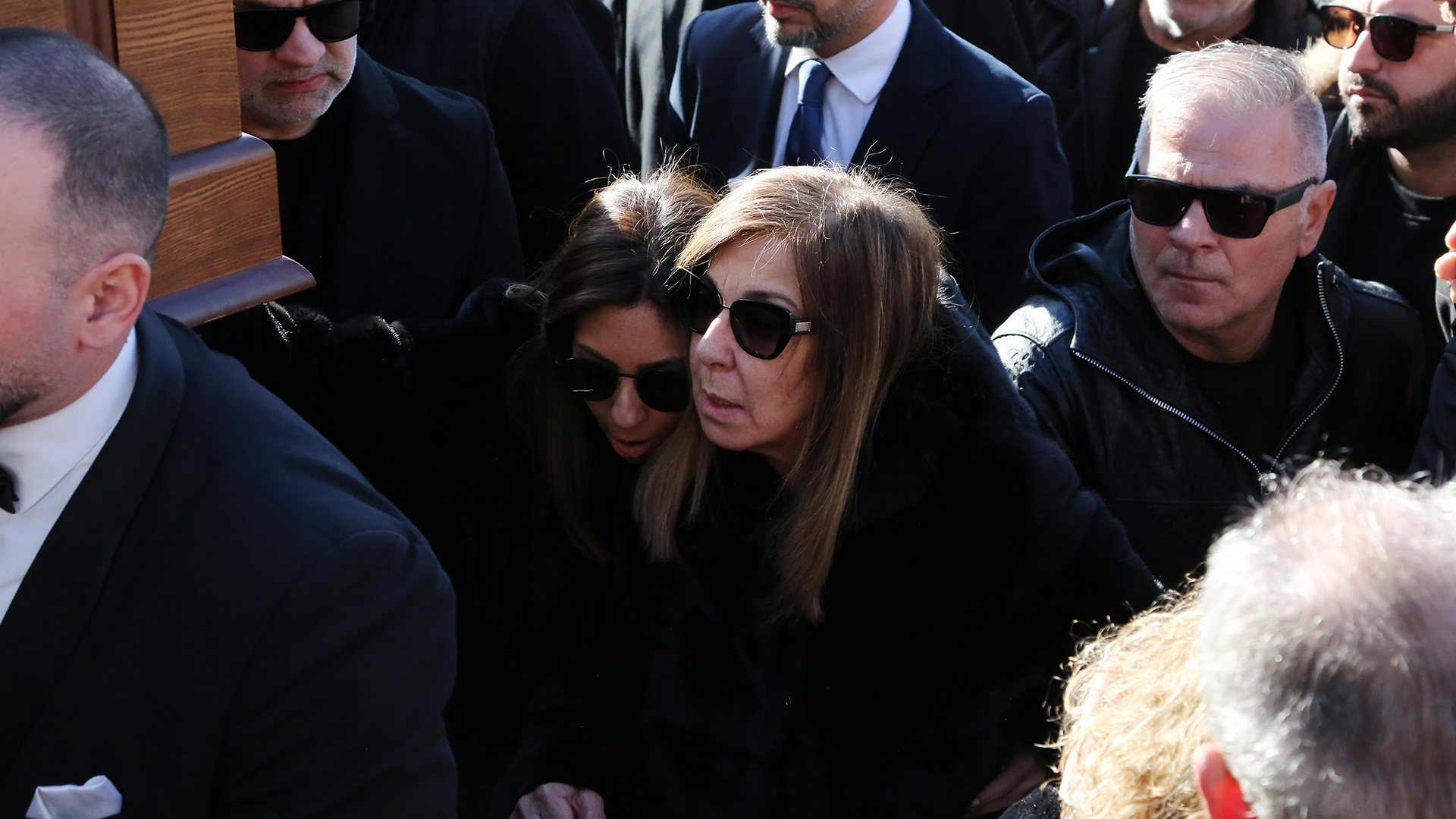 Τελευταίο «αντίο» στον Βασίλη Καρρά – Σε κλίμα οδύνης η ταφή στο Κοκκινοχώρι Καβάλας-3