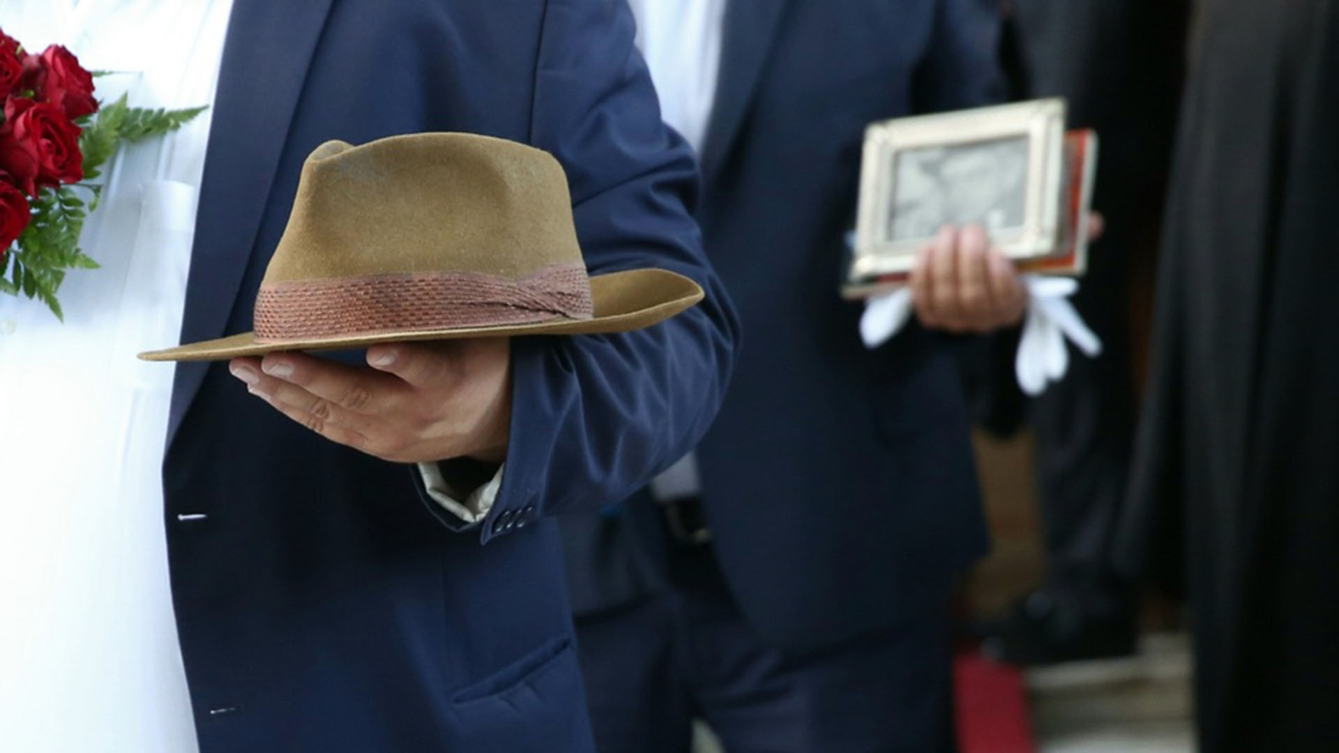 Συγκίνηση στο τελευταίο «αντίο» στον Βασίλη Βασιλικό – Φωτογραφίες-2