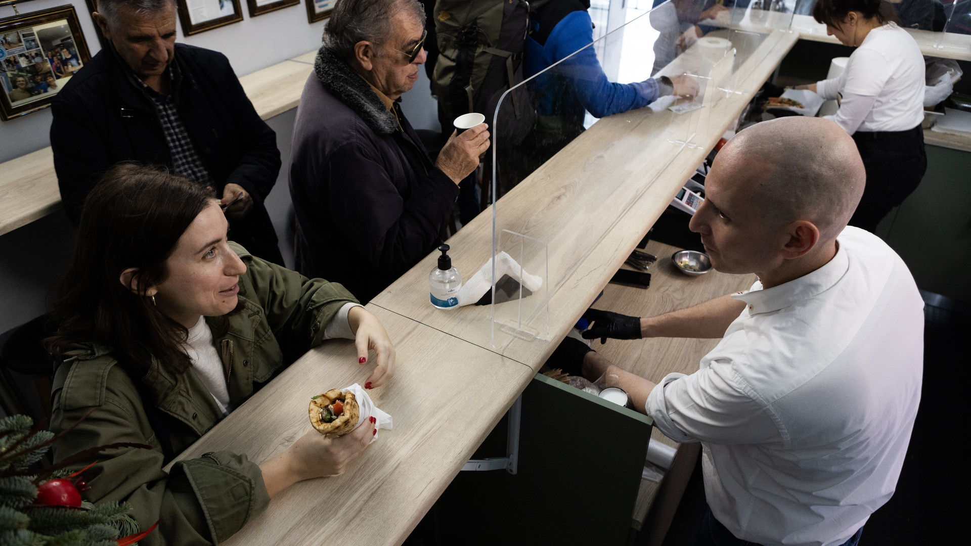 Κώστας: Κάναμε ποδαρικό στο νέο πόστο του ιστορικού σουβλατζίδικου της Αθήνας-1